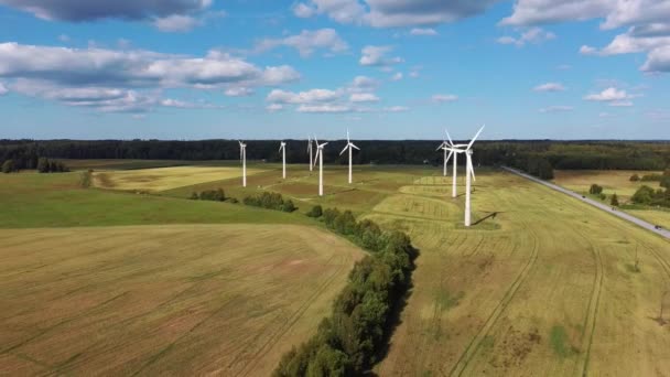 Widok Powietrza Farmę Wiatrową Lub Park Wiatrowy Wysokimi Turbinami Wiatrowymi — Wideo stockowe