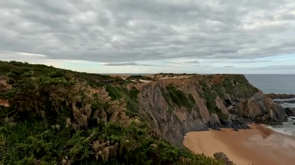 Almograve Beach Black Basalt Rocks Alentejo Coast Portugalsko Šlépějích Roty — Stock video