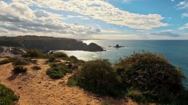 Plaża Almograve Czarnymi Bazaltowymi Skałami Wybrzeżu Alentejo Portugalii Śladami Roty — Wideo stockowe