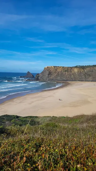 Praia De Ohexe Mar Sahili, Atlantik Okyanusu, Hiking Rota Vicentina Balıkçı Yolu. Vahşi ve Engebeli Sahillere Kıyı Çizgisi Uçurumları Daraltıyor