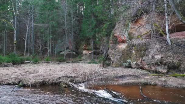 Cecilu Nature Trail Ieriki Letónia Caverna Cecilu Rock Rock Margem — Vídeo de Stock