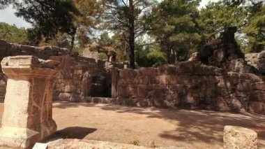 Aynı zamanda Phaselis Antik Şehir Limanı Yolu olarak da bilinen Phaselis 'in Antalya' nın Kemer ilçesinde bulunan Rodezya Kolonicileri tarafından kurulduğu sanılıyor..