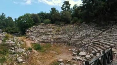 Aynı zamanda Phaselis Antik Şehir Limanı Yolu olarak da bilinen Phaselis 'in Antalya' nın Kemer ilçesinde bulunan Rodezya Kolonicileri tarafından kurulduğu sanılıyor..