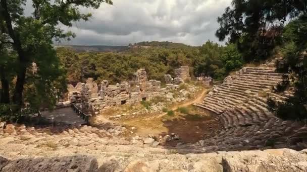 安塔利亚凯末尔 Kemer Antalya或Faselis 的法西里斯古城 Phaselis Ancient City 是一座希腊和罗马古城 位于古莱尔西亚海岸 它的废墟位于土耳其安塔利亚省凯末尔地区的现代城镇Tekirova以北 — 图库视频影像