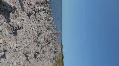 Taş Kuleler Plajı Estonya (Baltık Eyaletleri), Saaremaa Adası, Düz Taşlar Piramitleri Güneybatı Çakıl Sahili, Ohessaare Tuulik, Kivi Rand Saaremaa, Estonya