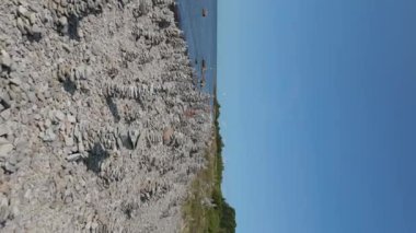 Taş Kuleler Plajı Estonya (Baltık Eyaletleri), Saaremaa Adası, Düz Taşlar Piramitleri Güneybatı Çakıl Sahili, Ohessaare Tuulik, Kivi Rand Saaremaa, Estonya