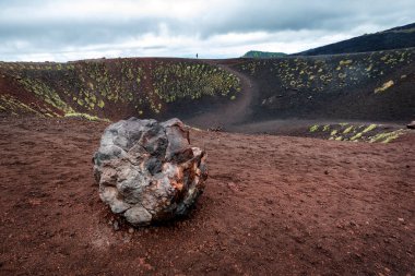 Etna volkan kraterleri Sicilya, İtalya 'da. Avrupa 'nın en yüksek volkanı.