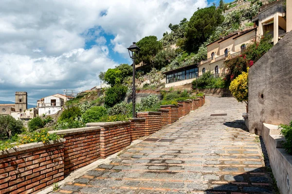 Savoca sokakları, İtalya 'nın Sicilya eyaletinde bir komün.