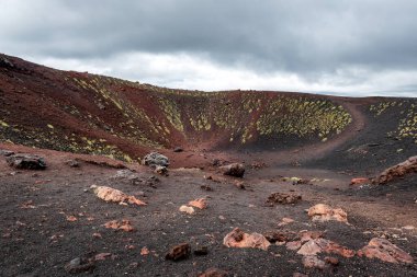 Etna volkan kraterleri Sicilya, İtalya 'da. Avrupa 'nın en yüksek volkanı.