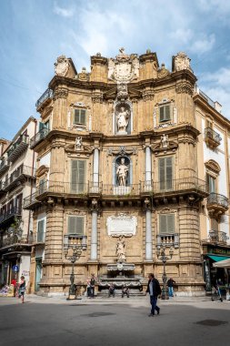 Palermo, İtalya - 18 Mayıs 2023: Quattro Canti, Piazza Vigliena, Palermo 'da bir Barok meydanı.