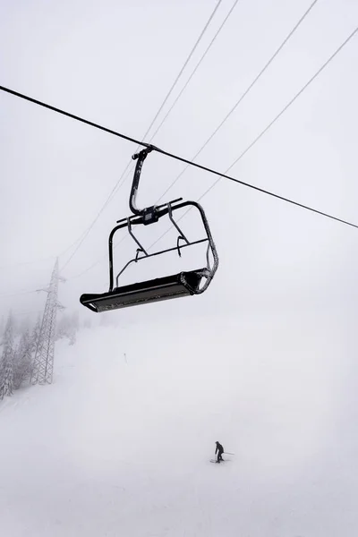Ski Lift Heavy Fog Winter Landscape Snow Covered Fir Trees — Stock Photo, Image