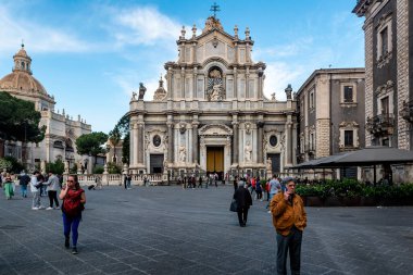 Catania, Sicilya, İtalya - 22 Mayıs 2023: Catania, Sicilya, İtalya 'daki Piazza del Duomo' daki Saint Agata Katedrali