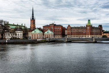 Stockholm İsveç, Vasa Köprüsü ve Gamla Stan Eski Şehir Binası 'nın panoramik manzarası