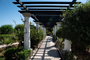 Way with pergola to Dome in Kallithea (Rhodes, Greece) - Text translation: 