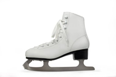 Beyaz buz pateni ayakkabıları ya da buz patenleri beyaza izole edilmiş ve kırpma yolu dahil
