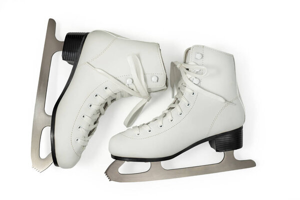 Белые кроссовки для катания на коньках или фигурные коньки, изолированные на белом с дорожкой для скалывания