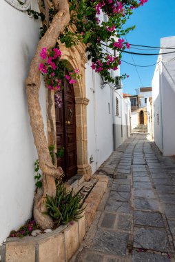 Yunanistan 'ın Rodos kentindeki Lindos kasabasının güzel ortaçağ mimarisi.