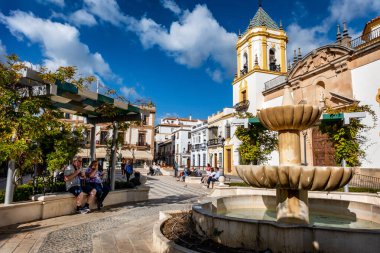 Ronda, İspanya - 11 Kasım 2024: Socorro Meydanı Plaza del Socorro, Ronda, İspanya.