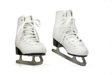 Beyaz buz pateni ayakkabıları ya da buz patenleri beyaza izole edilmiş ve kırpma yolu dahil