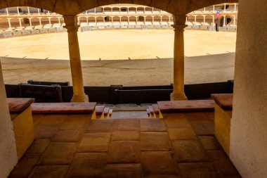 Ronda, İspanya - 11 Kasım 2024: İspanya 'nın en eski ve en ünlü boğa güreş arenalarından biri olan Ronda' da, 1785 yılında inşa edildi.