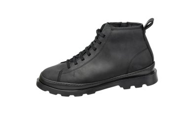 Erkek deri çizmeleri. Kırpma yolu içeren beyaz bir arkaplanda izole edilmiş