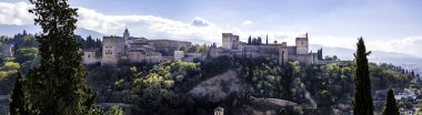 Albaisin 'den Granada Sarayı' nın Alhambra Panoraması. Albaicin, Granada, İspanya 'dan Alhambra Sarayı Panoraması