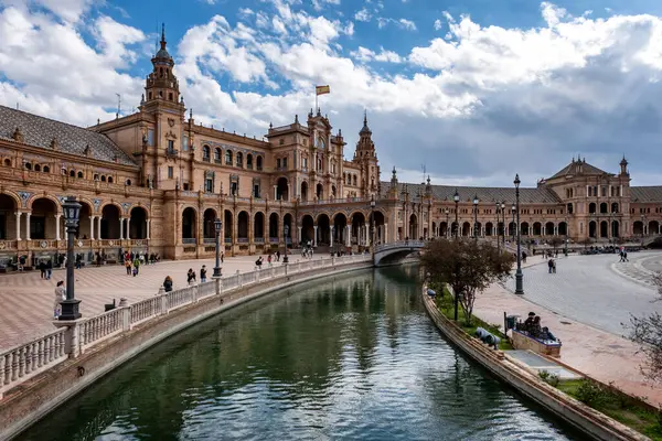 Seville, İspanya - 13 Kasım 2024, Sevilla, Endülüs, İspanya.