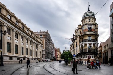 Seville, İspanya - 13 Kasım 2024: La Adriatica Binası Avenida de la Constitucion, Sevilla. Mimar Jose Espiau y Munoz tarafından 1914 'te tasarlandı.