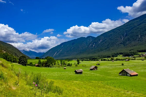 Άποψη Της Καταπράσινης Κοιλάδας Του Τιρόλου Στις Αυστριακές Άλπεις — Φωτογραφία Αρχείου