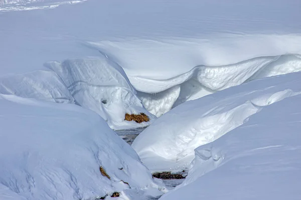 Śnieg Topnieje Rzece Górach Austriackich Alpach — Zdjęcie stockowe