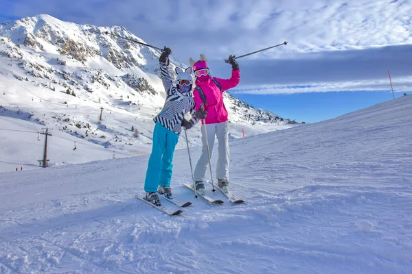 Lányok Sípályán Osztrák Alpokban Obertauern — Stock Fotó