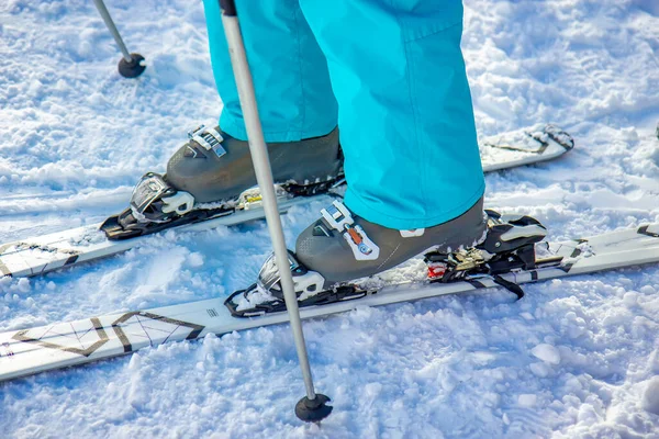 Skischuhe Weißen Schnee Stockfoto