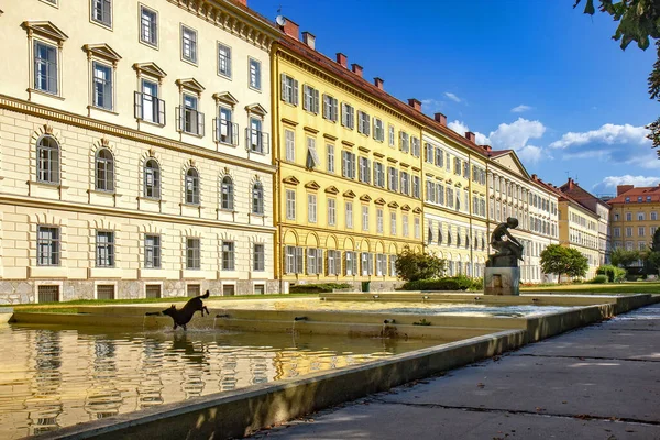 Pemandangan Air Mancur Rosarium Taman Dan Bangunan Yang Dikelilingi Graz — Stok Foto