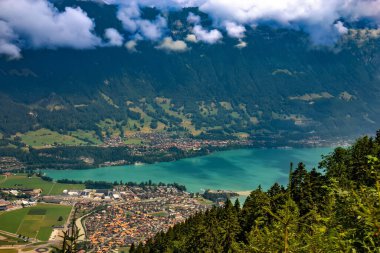 Interlaken şehri ve Brienz Gölü, İsviçre