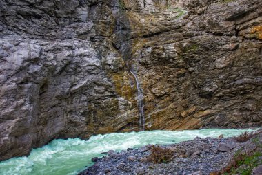 İsviçre, Grindelwald 'daki Buzul Kanyonu' nda Şelale