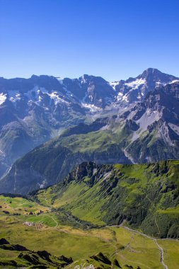Jungfrau İsviçre Alpleri ve buzulları