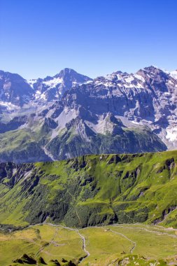 Jungfrau İsviçre Alpleri ve buzulları