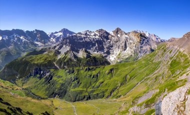 Jungfrau İsviçre Alpleri ve buzulları