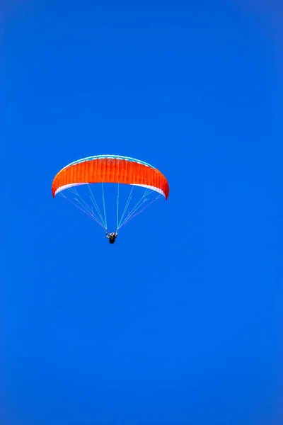 View Paraglider Mountain Blue Sky — Stock Photo, Image