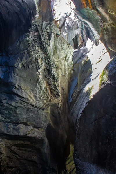 Труммельбах Фолс Лаутербруннен Швейцария Крупнейший Европе Подземный Водопад — стоковое фото