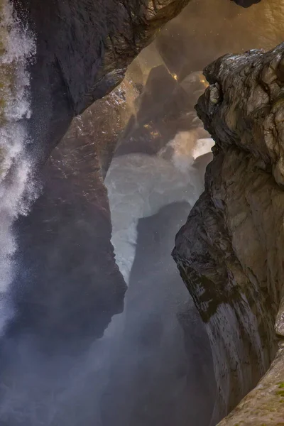 トルメルバッハの滝 ラウターブルネン スイス ヨーロッパ最大の地下の滝 — ストック写真