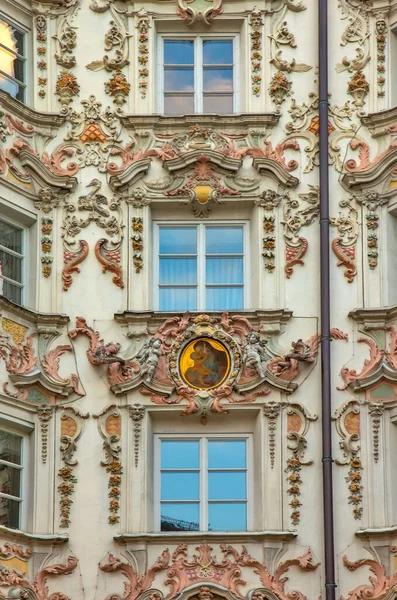 奥地利因斯布鲁克大楼著名的立面景观 — 图库照片