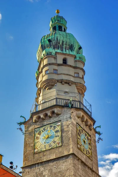 オーストリアのインスブルックにある有名な時計塔 Uhrturm — ストック写真