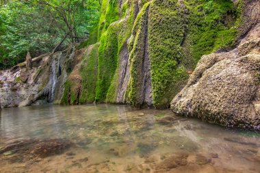 Doğu Sırbistan 'da Şelale ve Majdanpek yakınlarında tufa kireç taşları