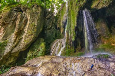 Doğu Sırbistan 'da Şelale ve Majdanpek yakınlarında tufa kireç taşları