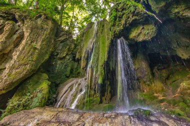 Doğu Sırbistan 'da Şelale ve Majdanpek yakınlarında tufa kireç taşları