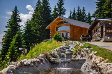 Sırbistan 'daki dağda çağlayan akışı - Kopaonik