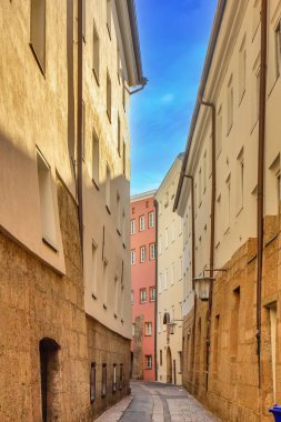 Avusturya 'nın Innsbruck kentindeki renkli binaların manzarası