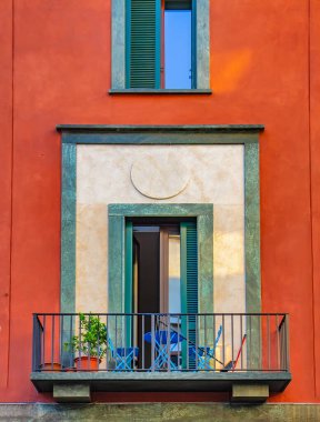 İtalya 'daki Lago di Como binasının manzarası.