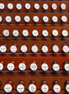 İsviçre, Lozan 'daki Katedral' deki orgun klavyesi.